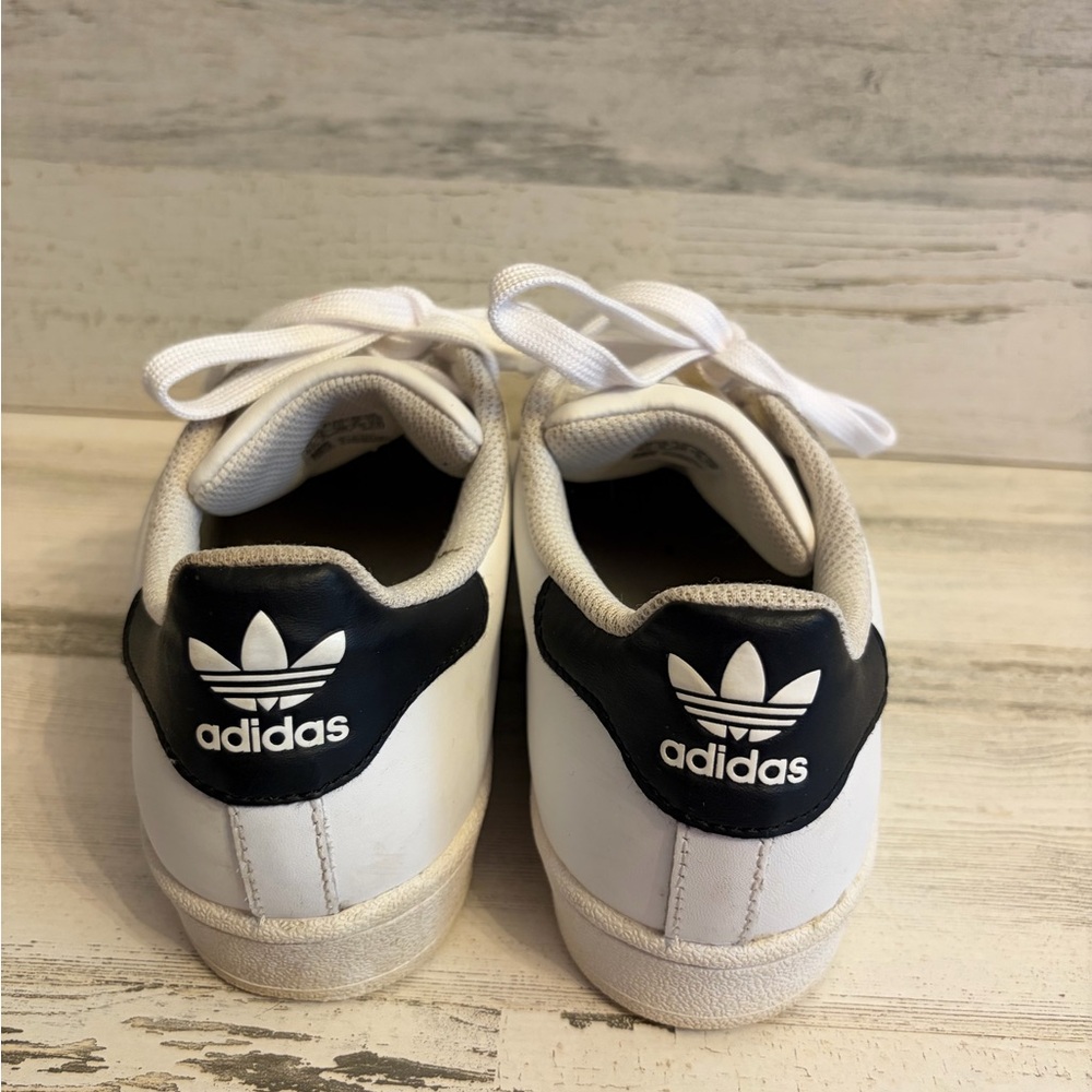 Adidas superstars in white and black - Picture 3 of 6